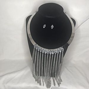 🆕 Mia metallic necklace and earring set